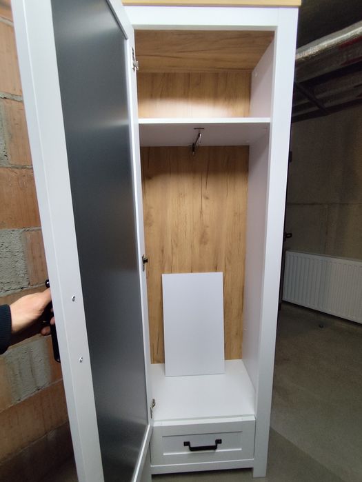 Roczna szafa jak nowa z lustrem Lanzette 1D1S z Agata Meble WROCŁAW