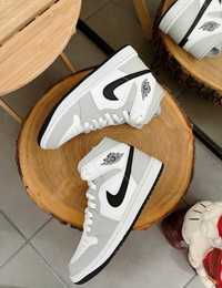 Nike  Jordan 1 Mid  Light Smoke Grey  EU40