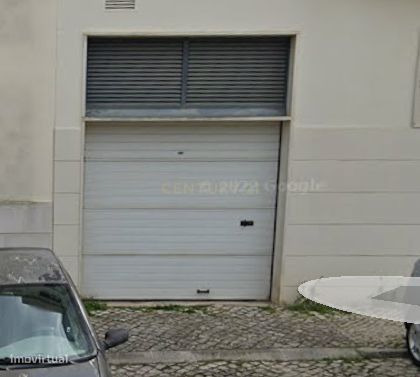 Garagem para arrendamento para duas viaturas com 35,5 m2