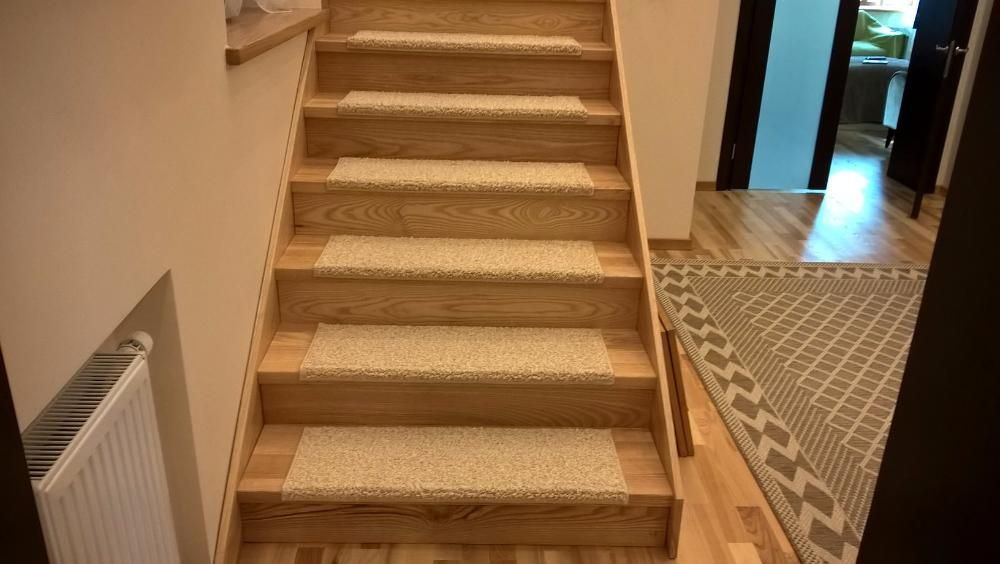 Накладки на ступени из ковролина, коврики для лестницы.