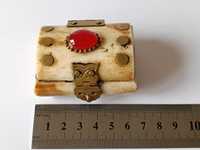 миниатюрная старинная шкатулка из кости для храниния украшений