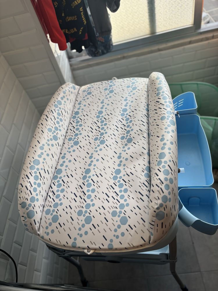Chicco Banheira ergonomica para bebe com pernas e trocador