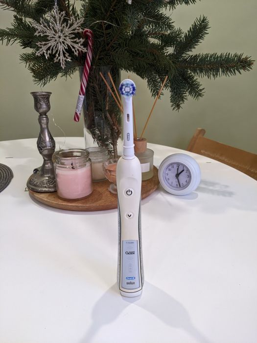 Електрична зубна щітка ORAL-B BRAUN Triumph Professional