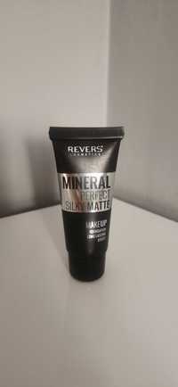 Revers Mineral Perfect Silky Matte podkład matujący 30 Sand Beige