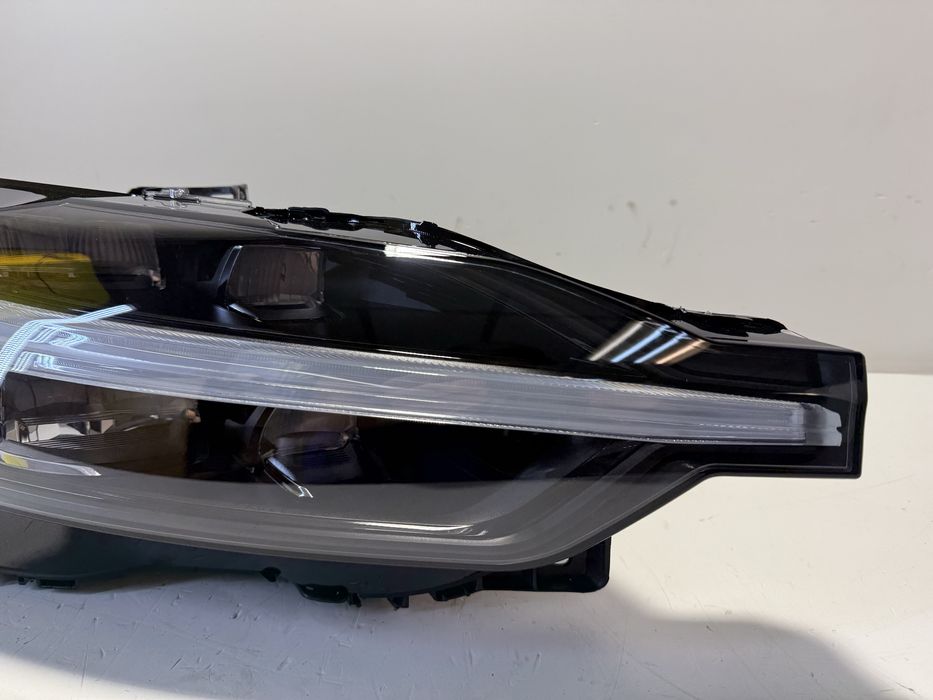 Volvo XC60 2 II lampa przednia prawa reflektor Full led lift