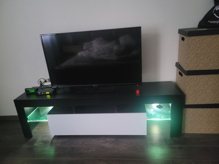 Szafka RTV biala czarna