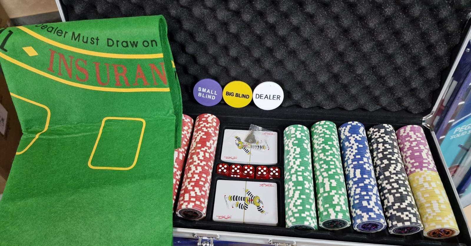Покер набір подарунковий в кейсі на 500фиш.  Покер подарочный
