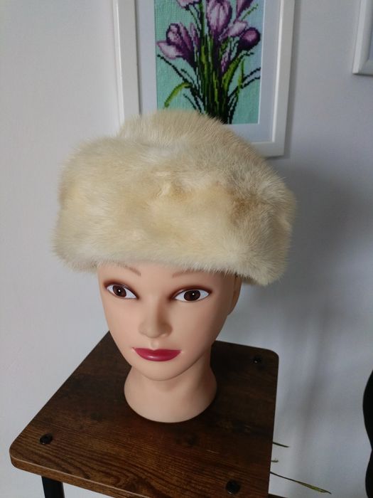 Czapka z norek norki biszkoptowe