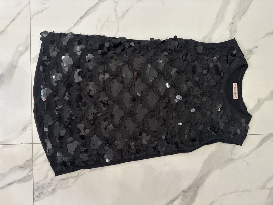 Елегантна чорна сукня