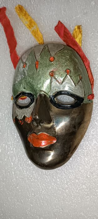 Antiga máscara italiana em cloisonné