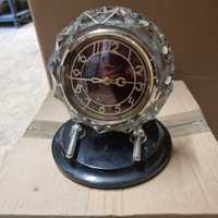 Stary zegar kryształowy