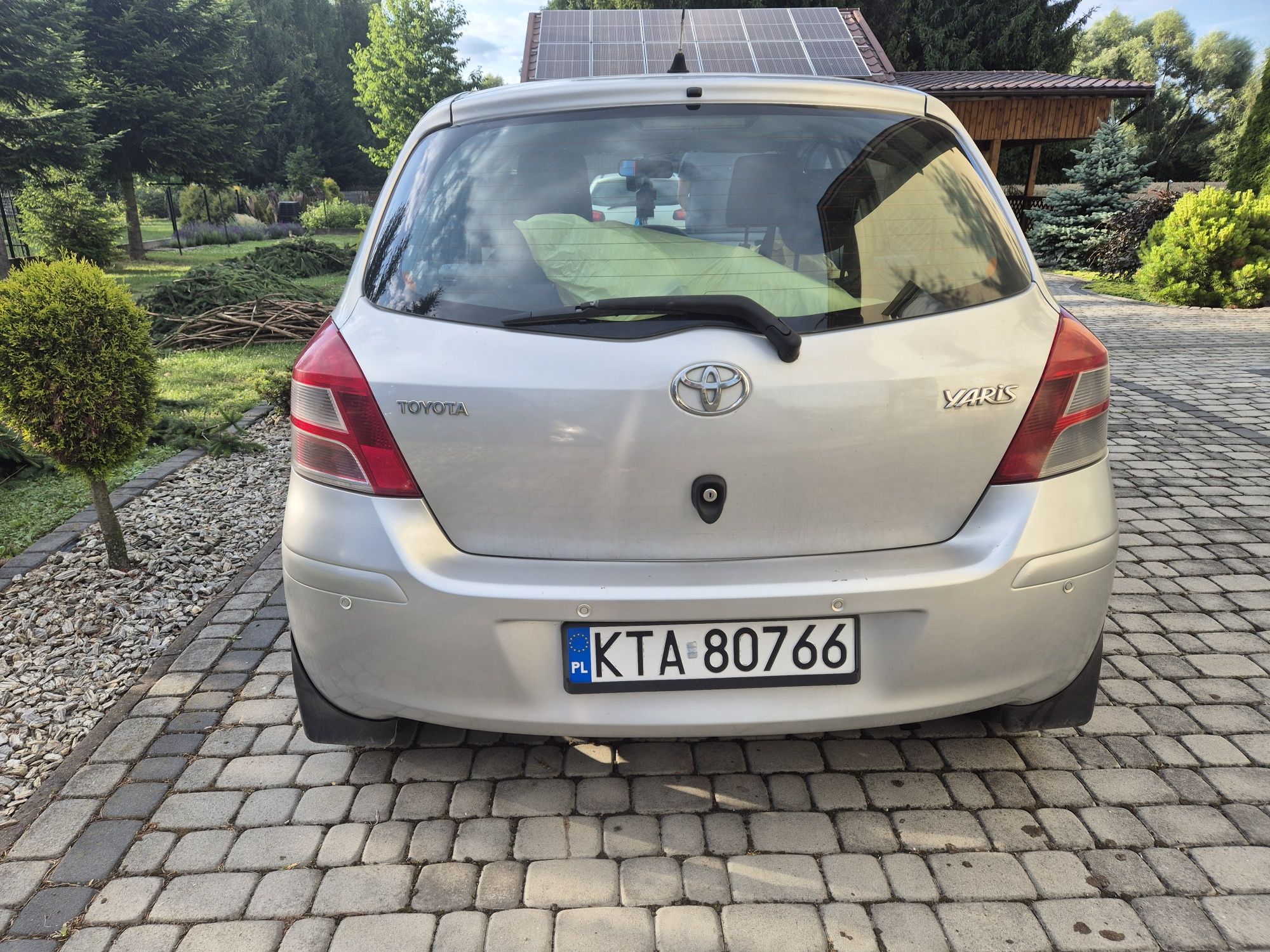Toyota Yaris srebrna 2010