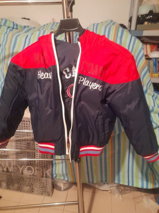 Kispo de menino com capuz.