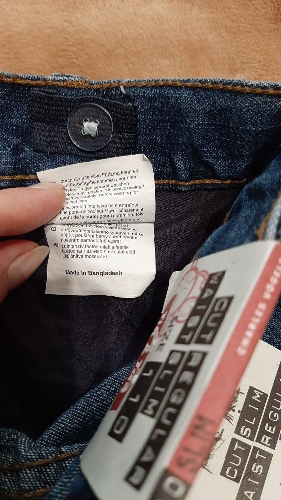 Джинсы новые для мальчика
