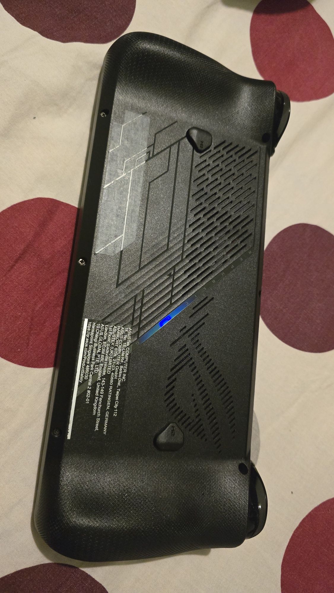 Asus Rog Ally X na caixa com um mês de uso