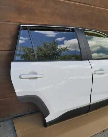 Двері праві передні/задні Toyota RAV4 V 5 2018-> рестайл дорестайл