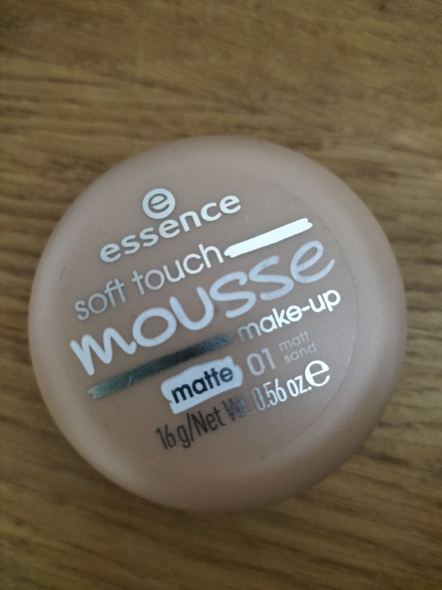 Base Soft Touch mousse make-up tom 01 Essence nova