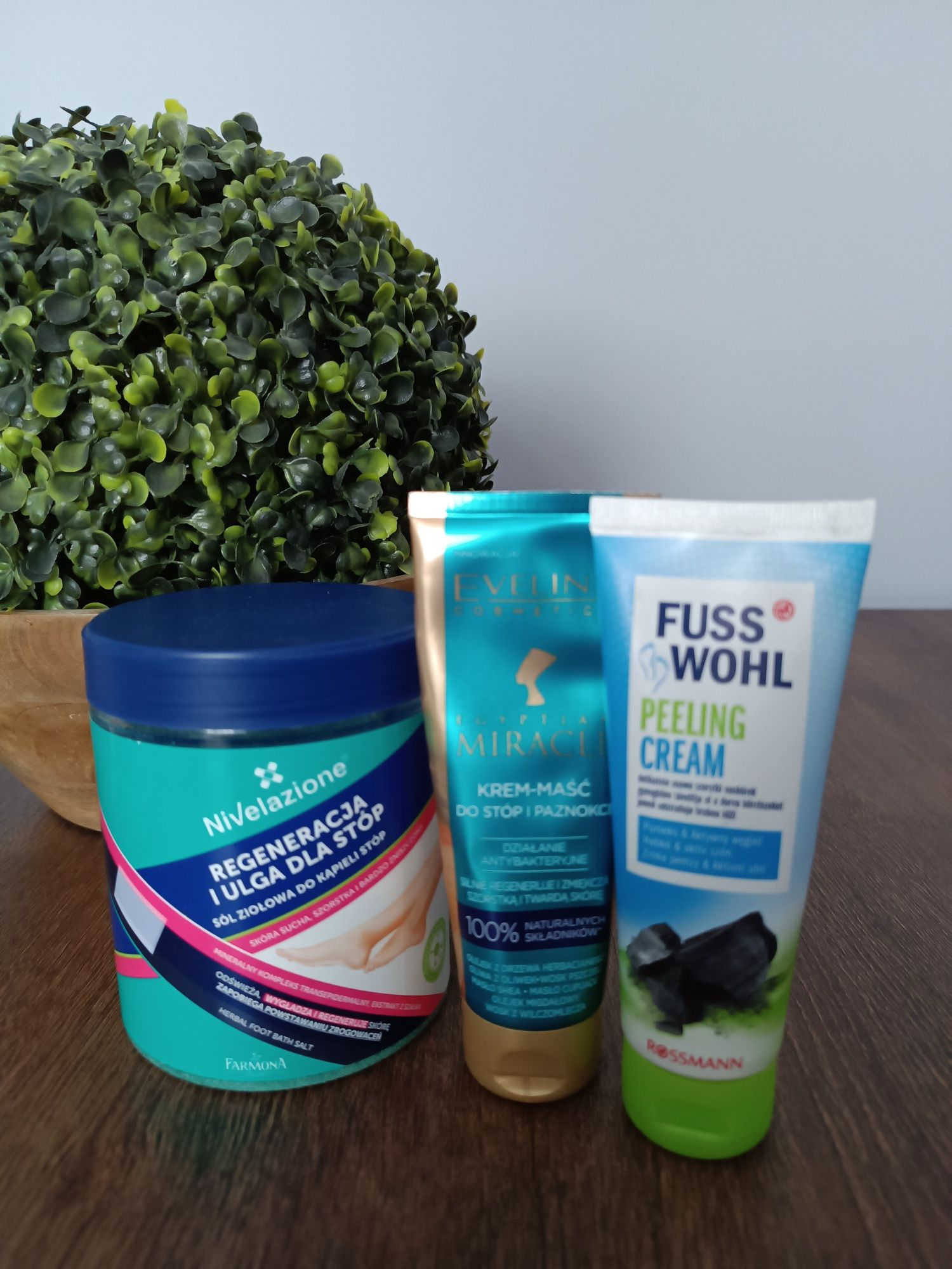 Sól do stóp Nivezione+Krem do stóp Eveline + peeling węglowy