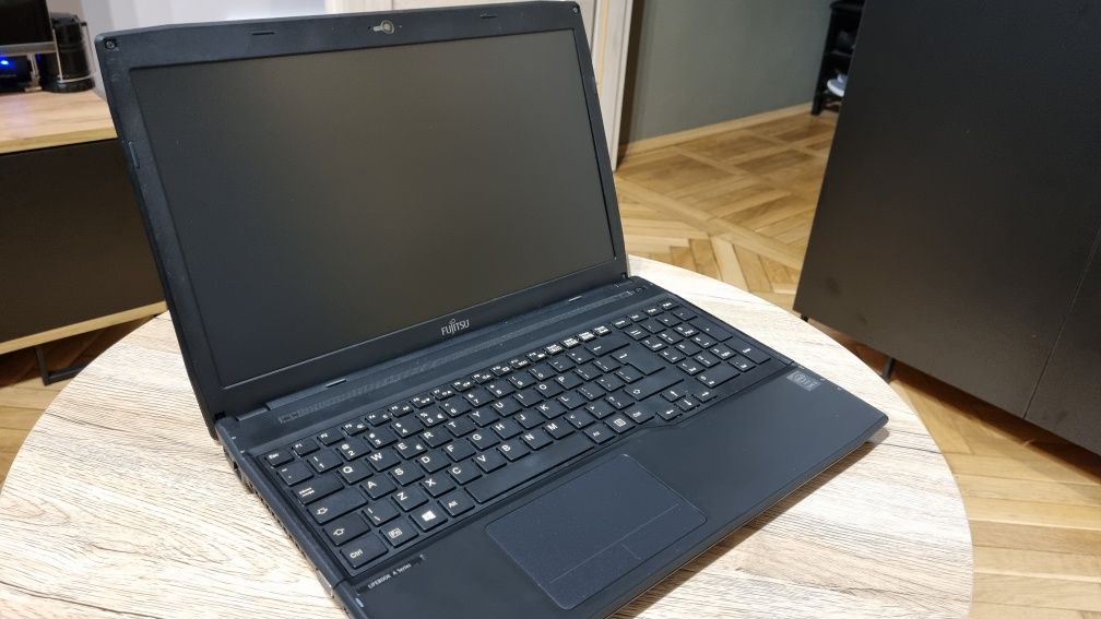 Laptop Fujitsu Intel I5
