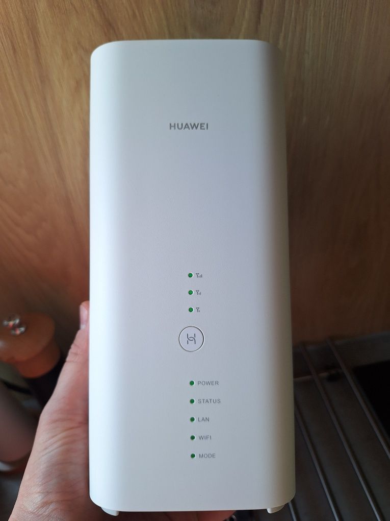Router, modem Huawei b818-263