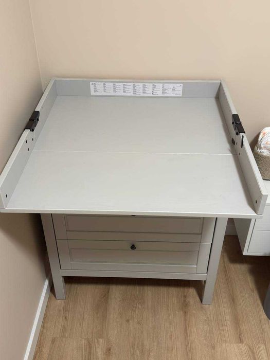 Komoda z przewijakiem IKEA SUNDVIK (szary)