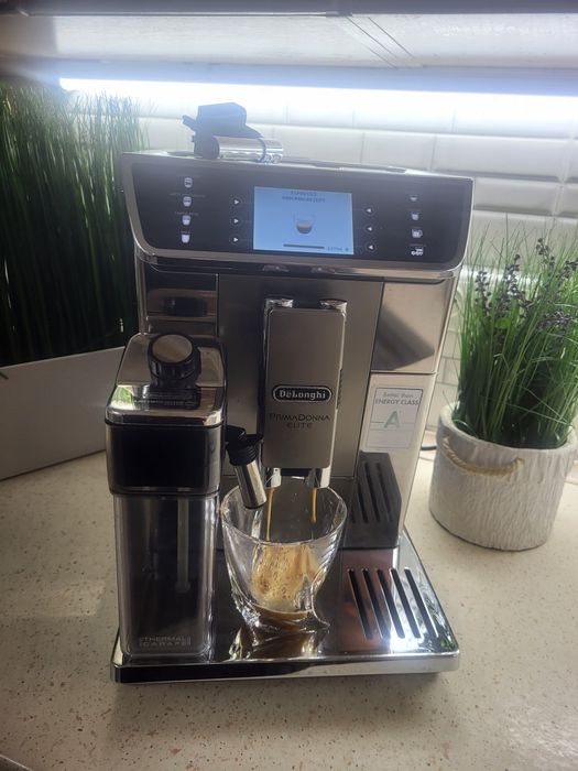 кавовий апарат фірми Delonghi Prima Donna ELiTE