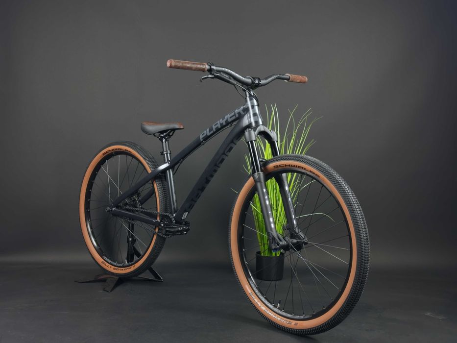 26″ DARTMOOR Two6Player Evo 2025
(mat Black/Brown)
Dirt Street Park