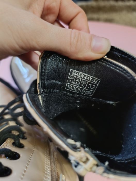 Ботінки лакові .