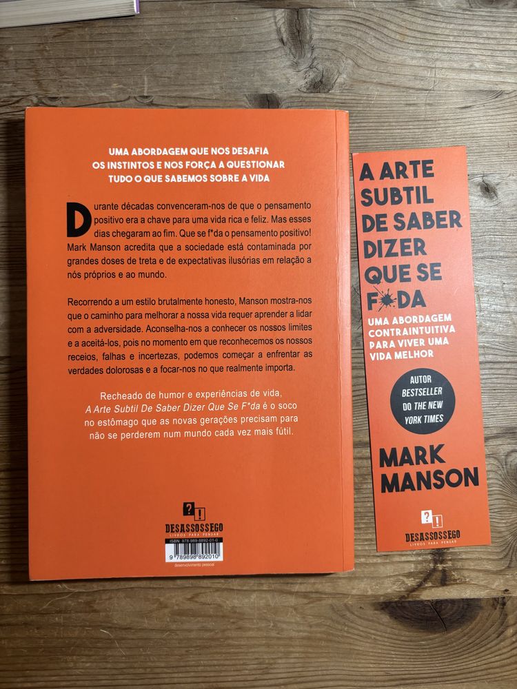 Livro " A arte subtil de saber dizer que se foda" Mark Manson