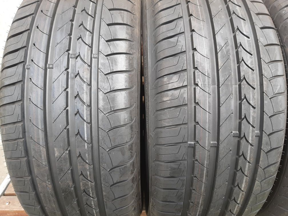 Комплект літніх шин 225 55 17 Goodyear