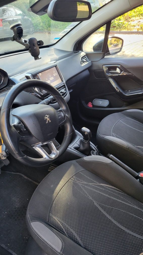 Peugeot 208 1.4 impecável