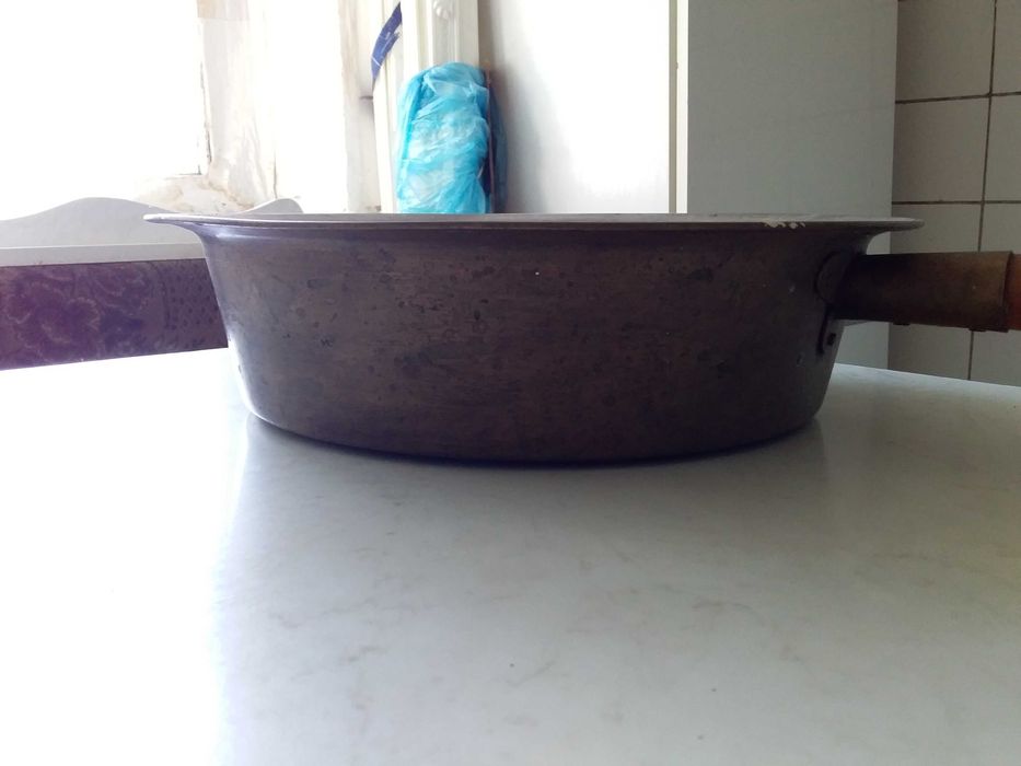 Таз з ручкою мідний для варіння варення.