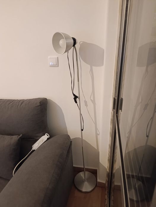 Candeeiro de pé alto