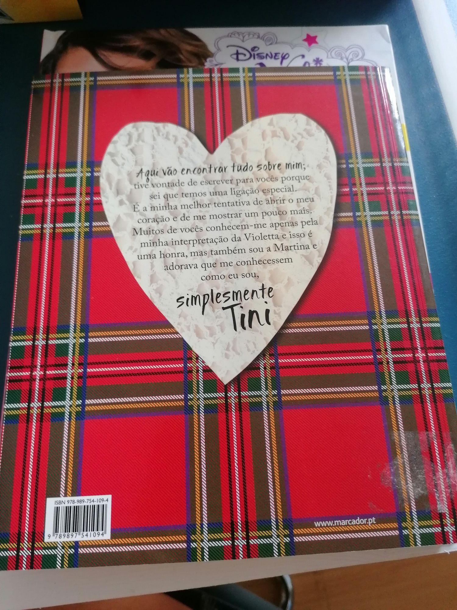 Livro "Simplesmente Tini"