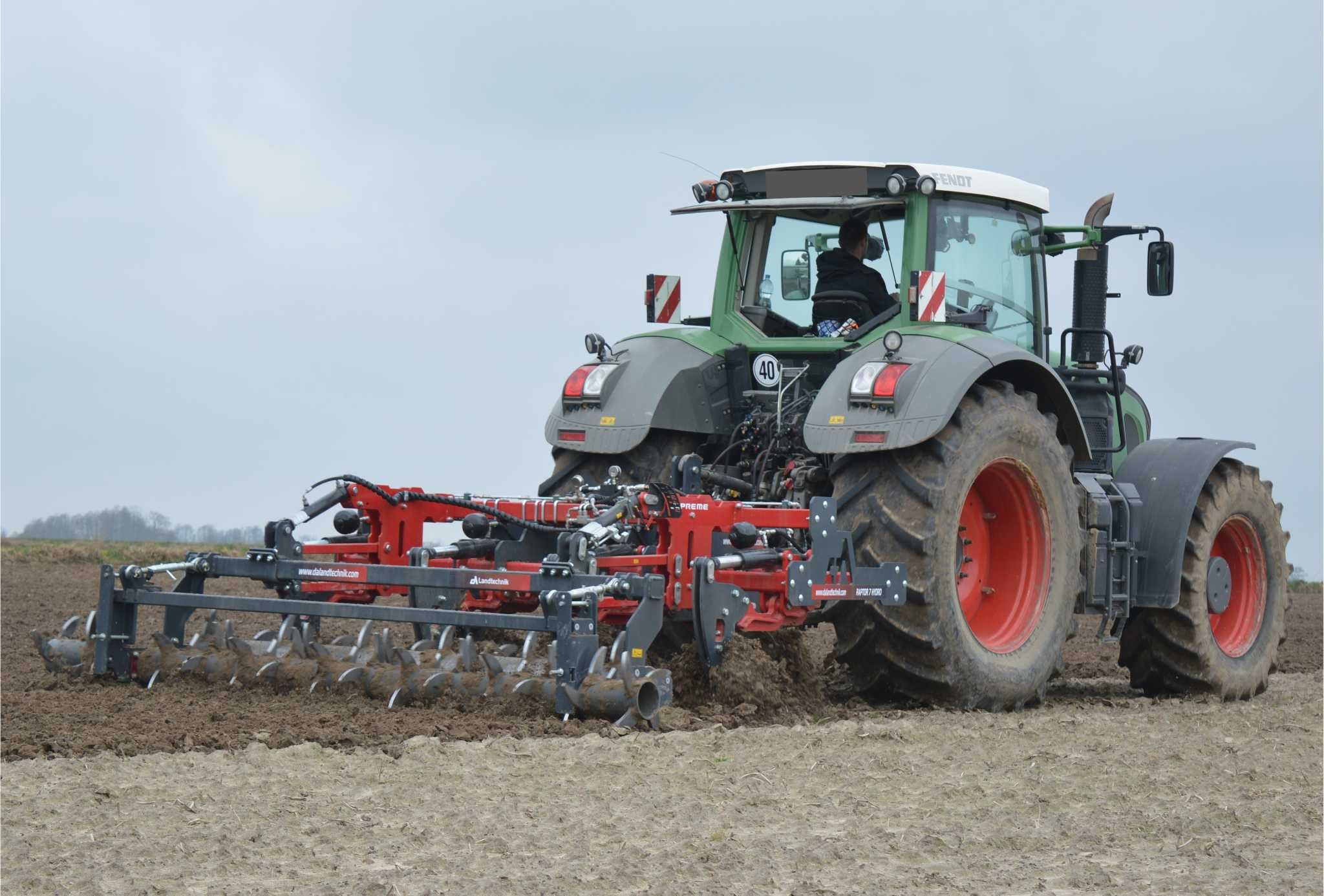 Pług Dłutowy Raptor 7 Hydro firmy DA Landtechnik