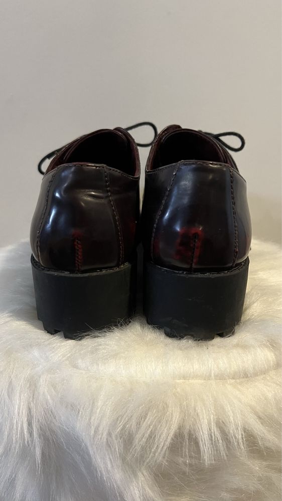 Sapatos Oxford Bordô sola de rasto Stradivarius