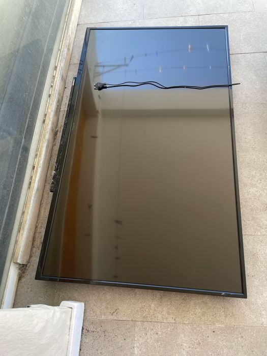 Vendo três televisores para peças