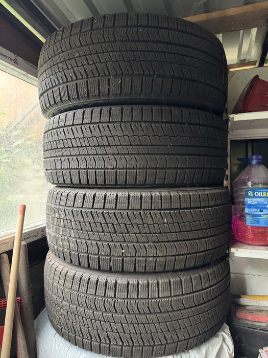 Продам зимову резину Bridgestone Blizzak 245 45 R19.