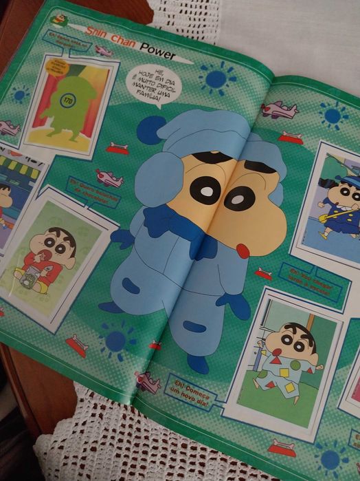 Caderneta de cromos ShinChan, Panini, com + de 140 autocolantes