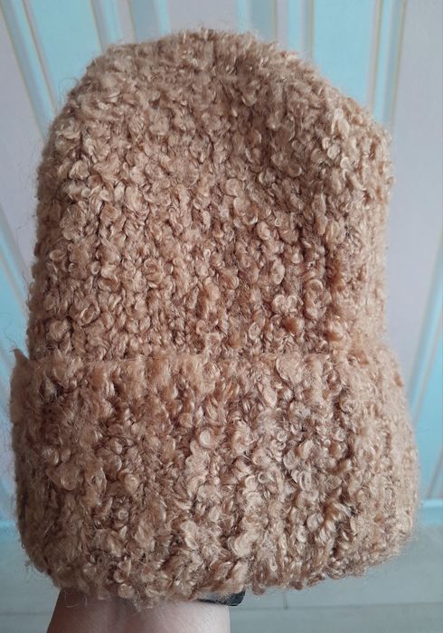 Czapka boucle reserved