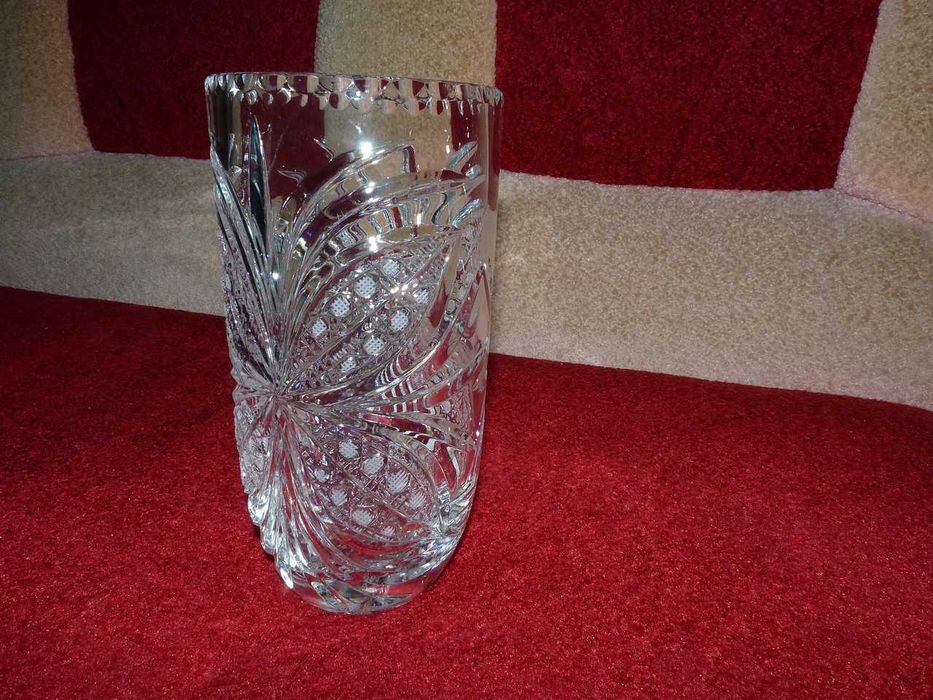 Ваза кришталева, нова, масивна, вис. 23 см.