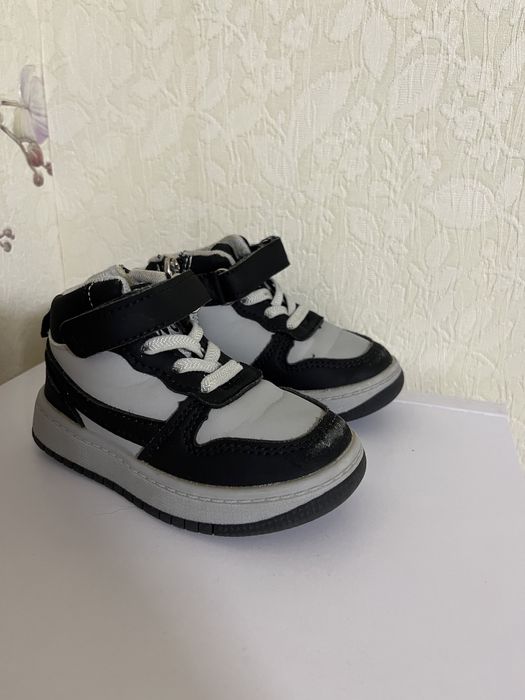 Продам деми ботинки