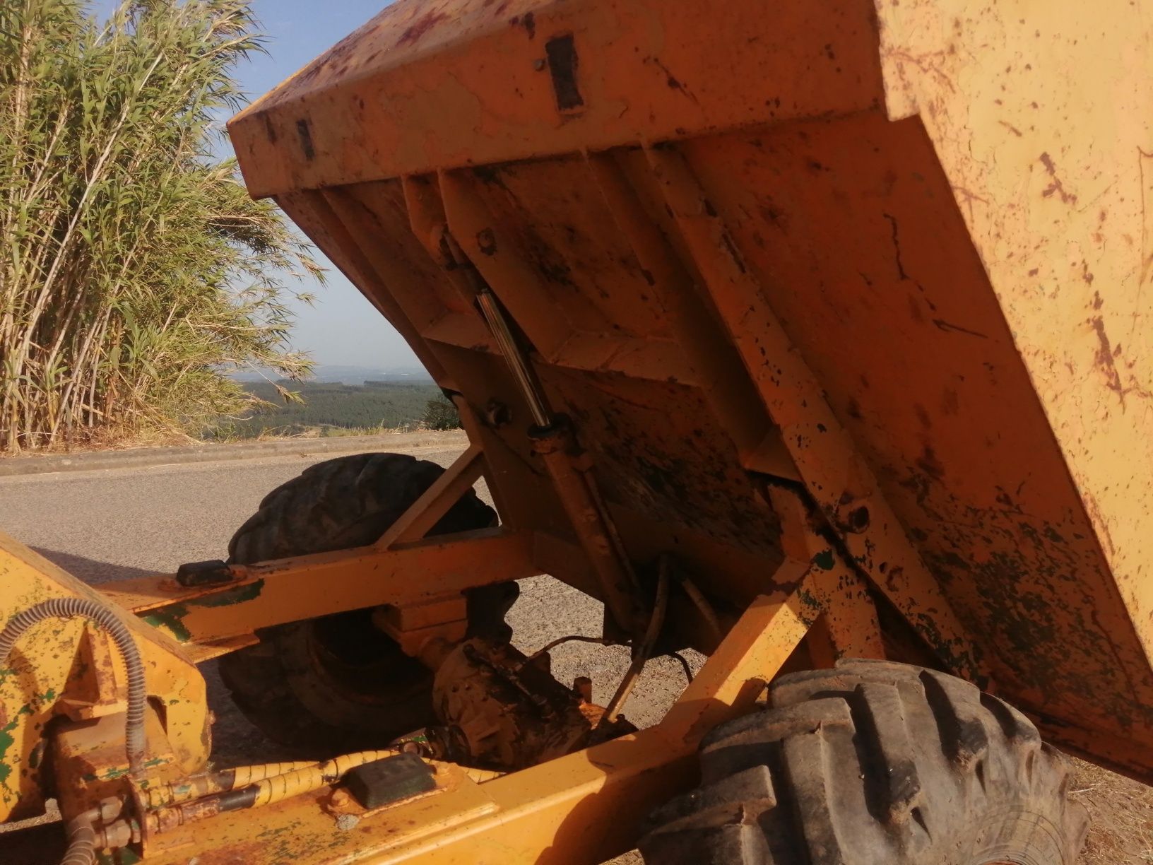 Dumper todo terreno 4+4 todo hidráulico