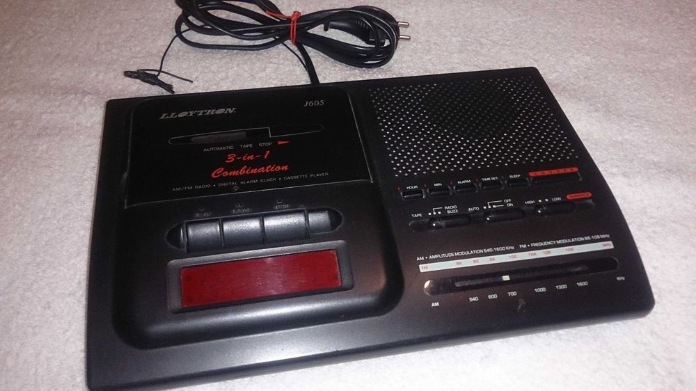 rádio despertador digital (lloytron j605)