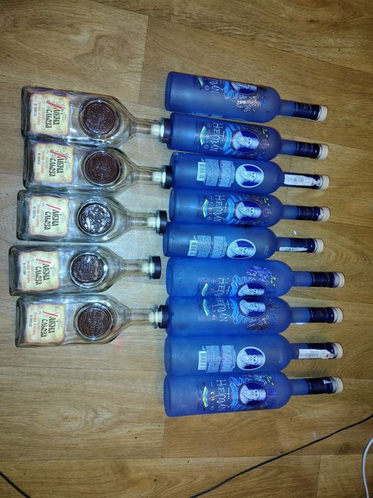 Бутылки от напитков