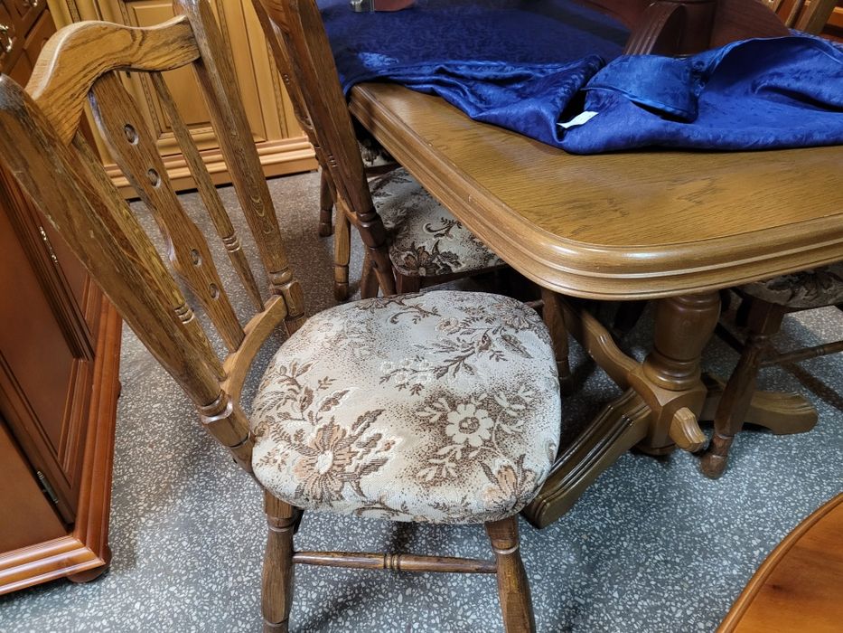 Stół rozkładany owal kolor orzech ciemny z 6 krzesłami