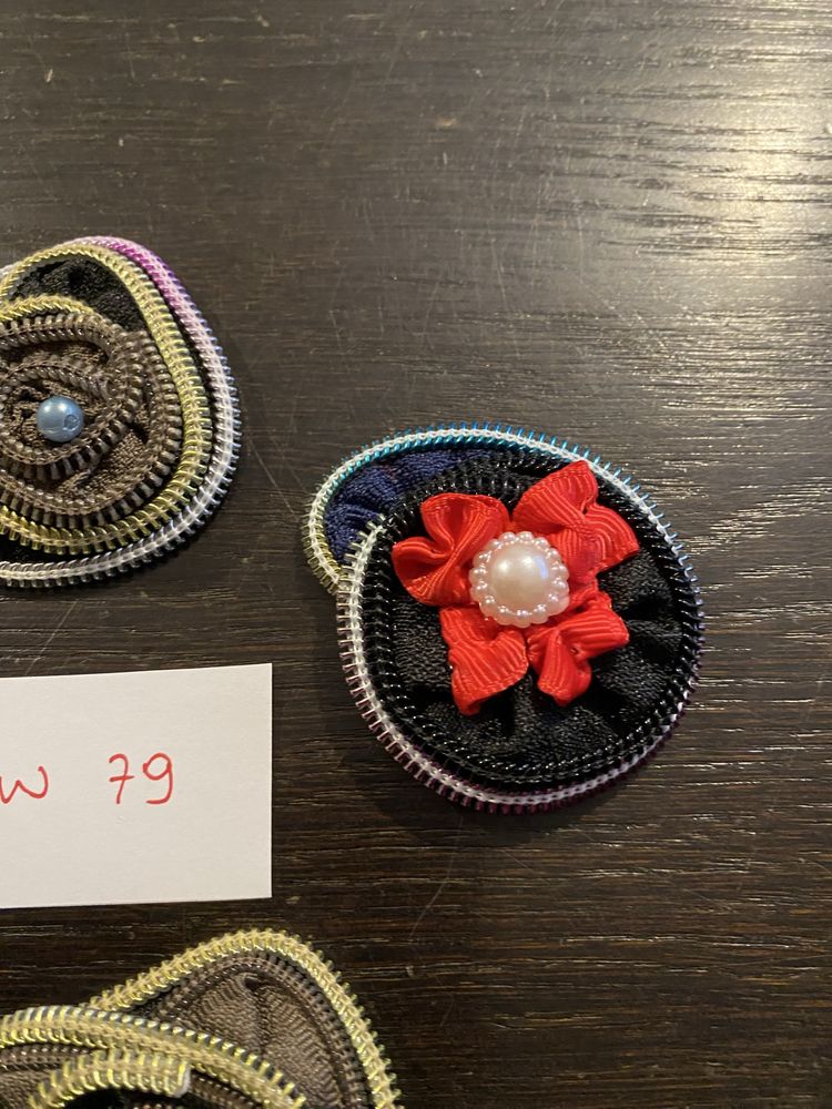 Broszki handmade z suwaków unikat zestaw 79