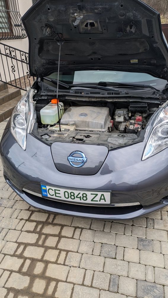 Nissan leaf у доброму технічному стані