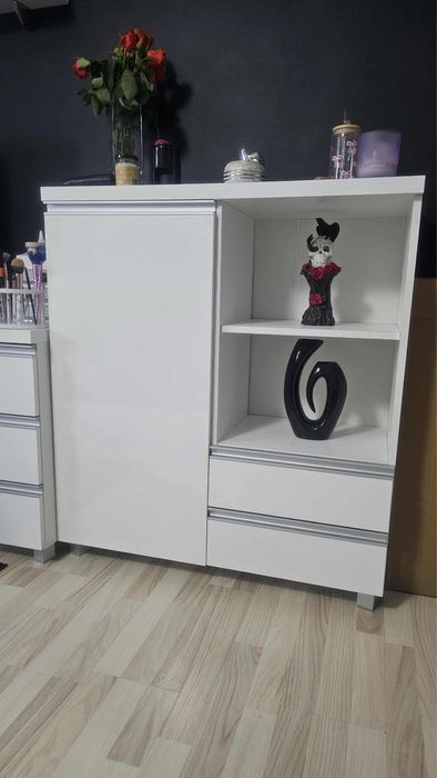 Meble Bodzio biały połysk i srebrne wstawki