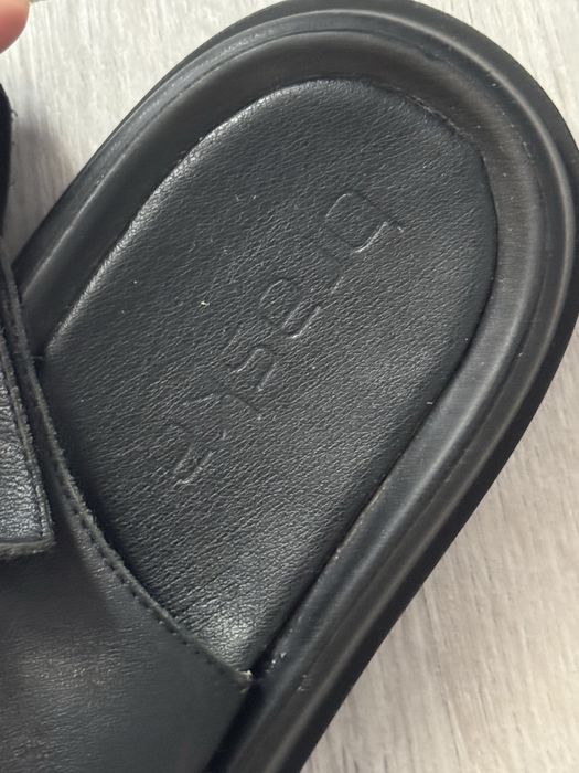 Босоніжки шкіряні braska